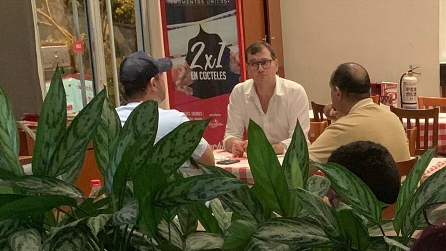 El senador liberal Lidio García (de gorra), el precandidato a la Gobernación, Fejed Alí (de lentes) y el alcalde de Magangué, Pedro Alí . Foto: Cortesía