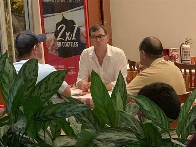 El senador liberal Lidio García (de gorra), el precandidato a la Gobernación, Fejed Alí (de lentes) y el alcalde de Magangué, Pedro Alí . Foto: Cortesía