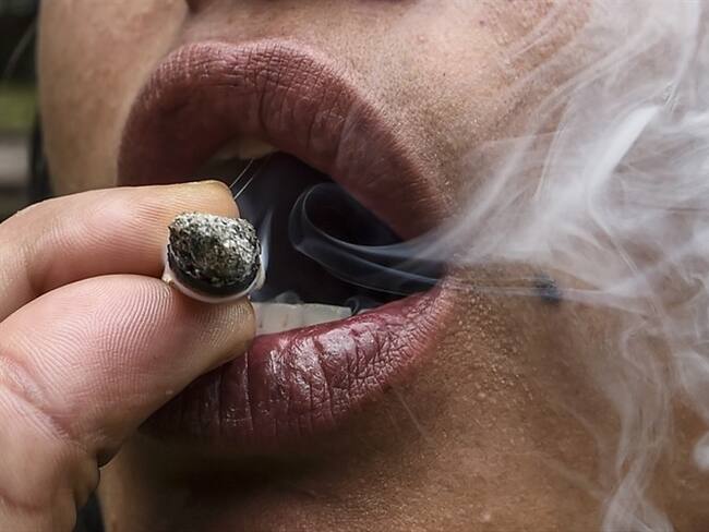 El decreto establece la prohibición total del consumo de estas sustancias que en los más de 1.200 parques de la capital de la república. Foto: Getty Images