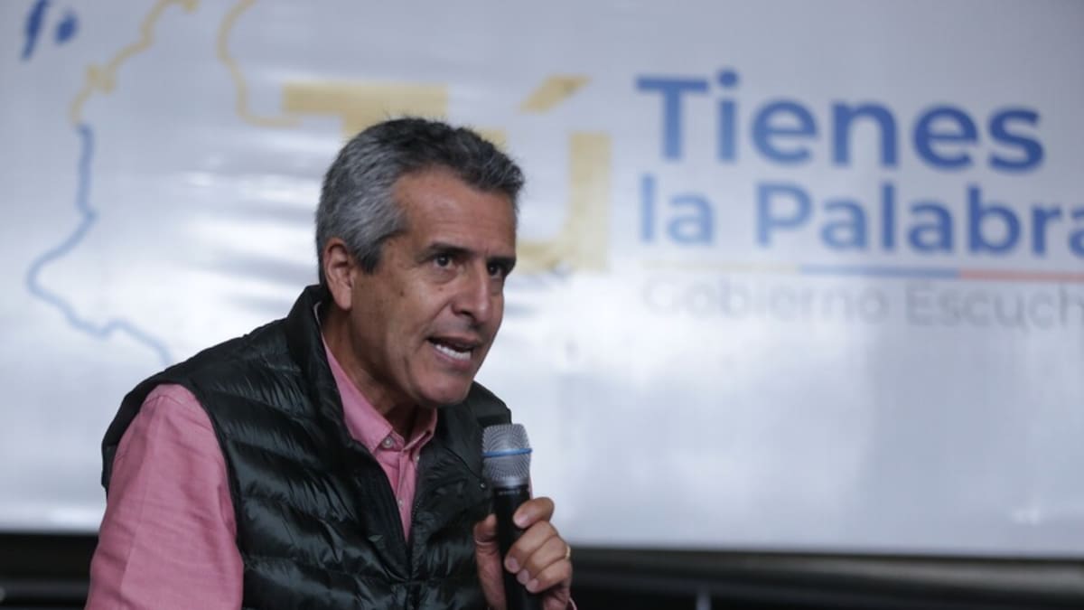 El Gobierno no está recibiendo hojas de vida a cambio de reformas: Luis Fernando Velasco
