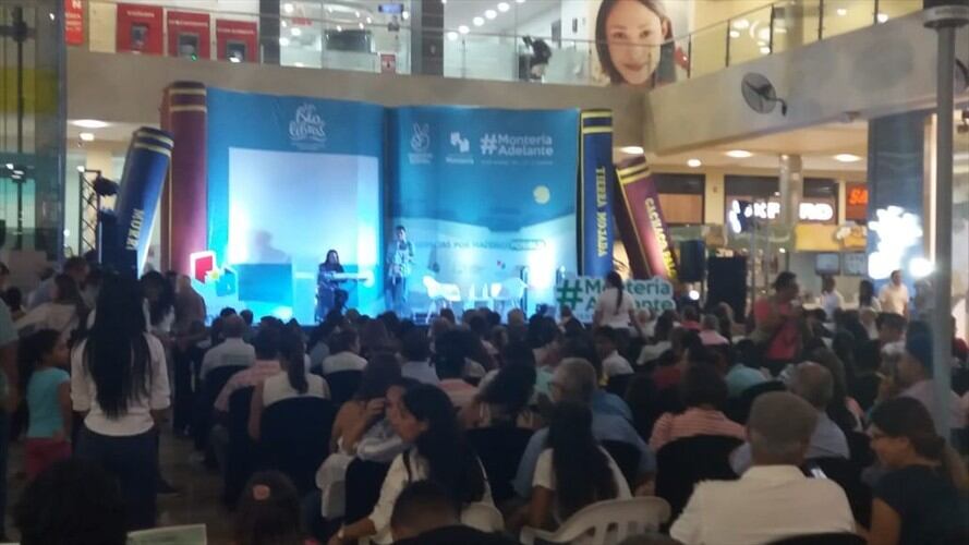 El evento principal fue un conversatorio con el reconocido escritor colombiano Jorge Franco. Foto: Ana Morales (W Radio)