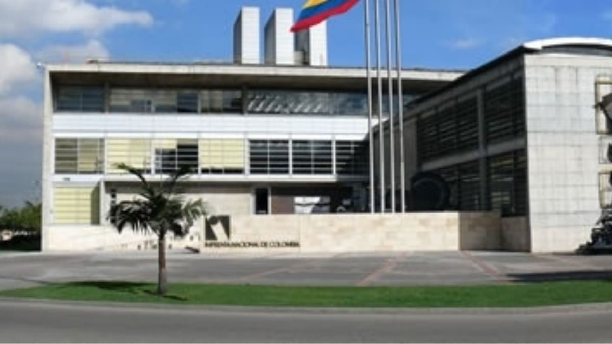 ¿Direccionamiento de contratos en la Imprenta Nacional?