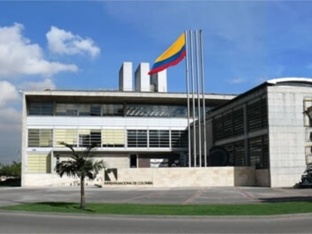 ¿Direccionamiento de contratos en la Imprenta Nacional?