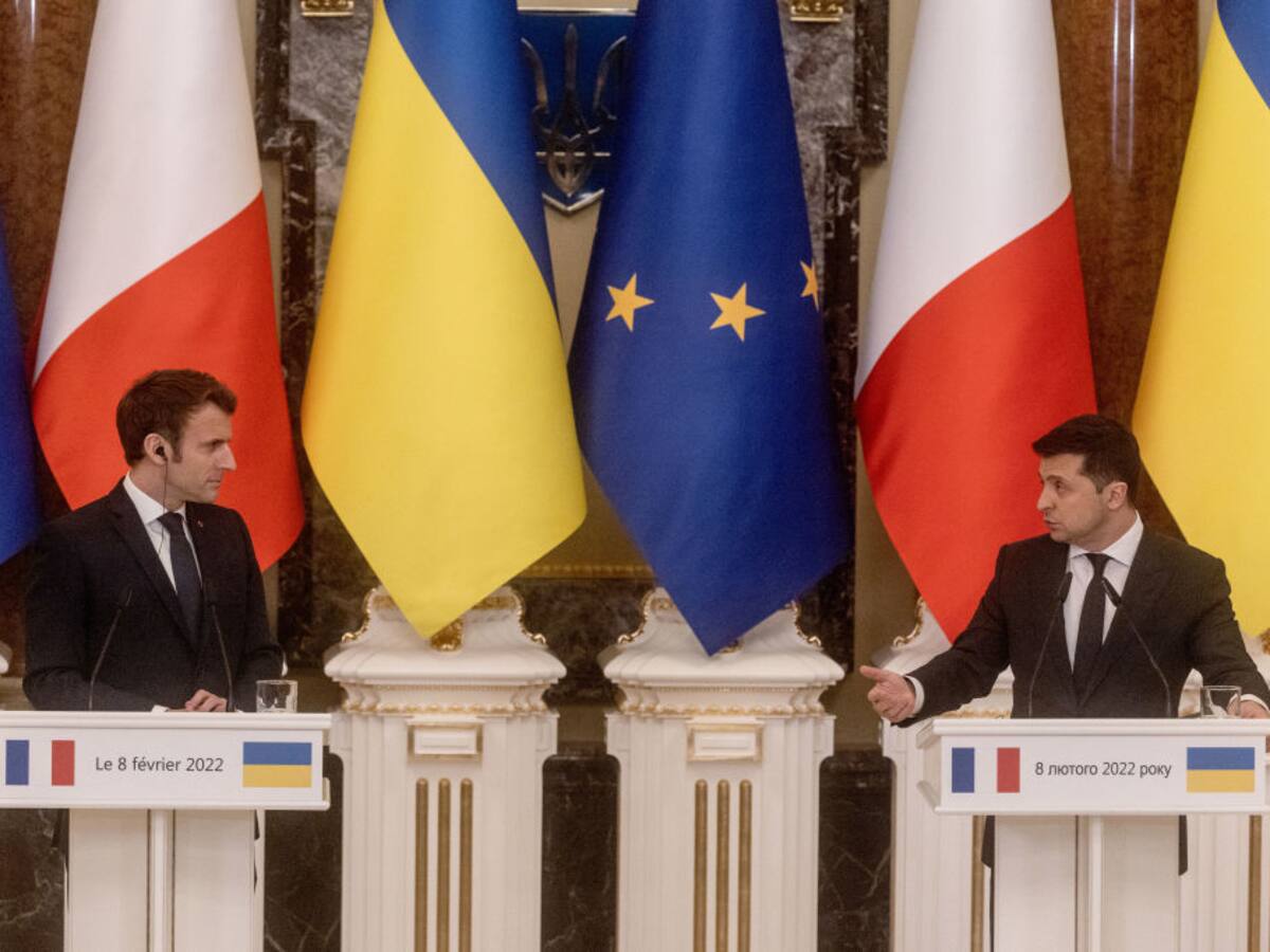 Presidente de Ucrania pide un “alto al fuego” luego de conversación con Macron