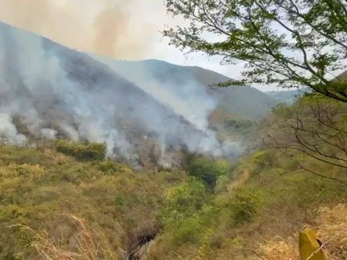 Incendio forestal en Yumbo y La Cumbre supera las 30 horas
