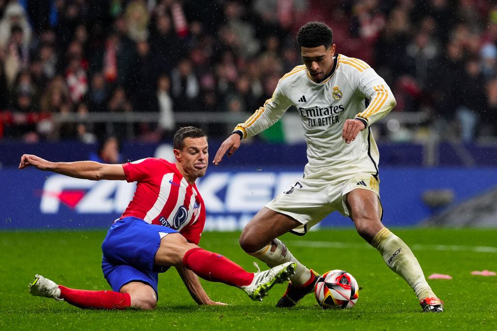 César Azpilicueta (izquierda) contra Jude Bellingham (derecha) en los octavos de final de la Copa del Rey. 18 de enero de 2024. Foto: gETTY iMAGES.