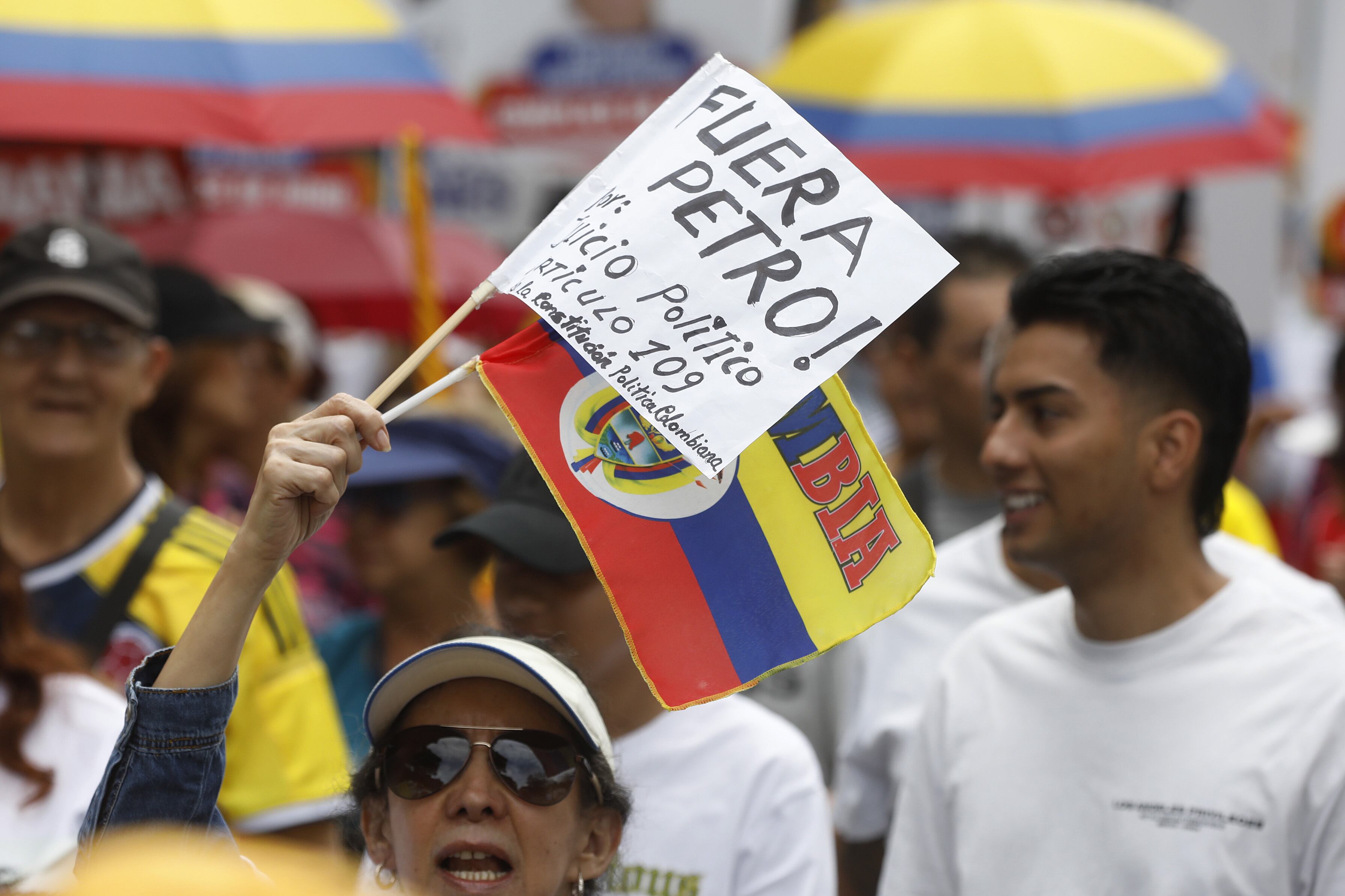 Manifestantes opositores al Gobierno de Gustavo Petro. EFE/ Luis Eduardo Noriega Arboleda