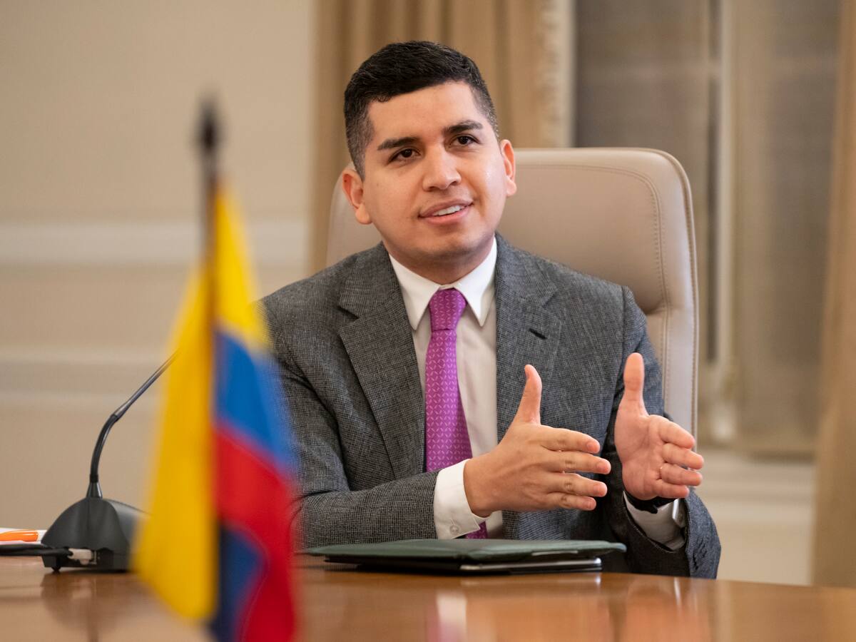 Exministro de Vivienda Jonathan Malagón fue designado como miembro de la Junta Directiva de UNE