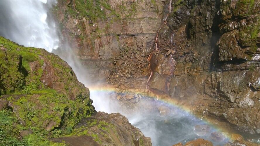 Salto Candelas a 1.5 km de la infraestructura licenciada. Foto: Foto: La W