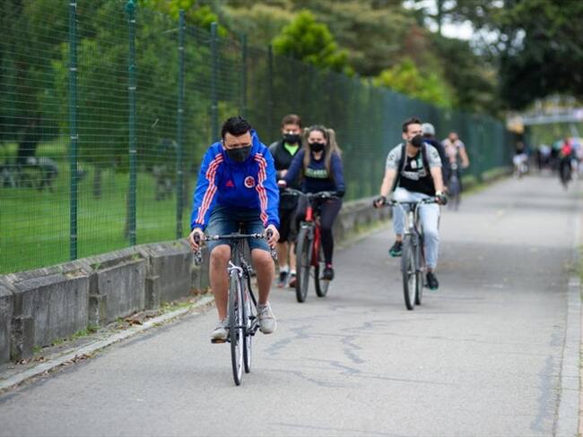The Guardian resalta las acciones del Distrito para aumentar las ciclorrutas tras las distintas restricciones aplicadas para evitar el contagio del Coronavirus. Foto: Getty Images