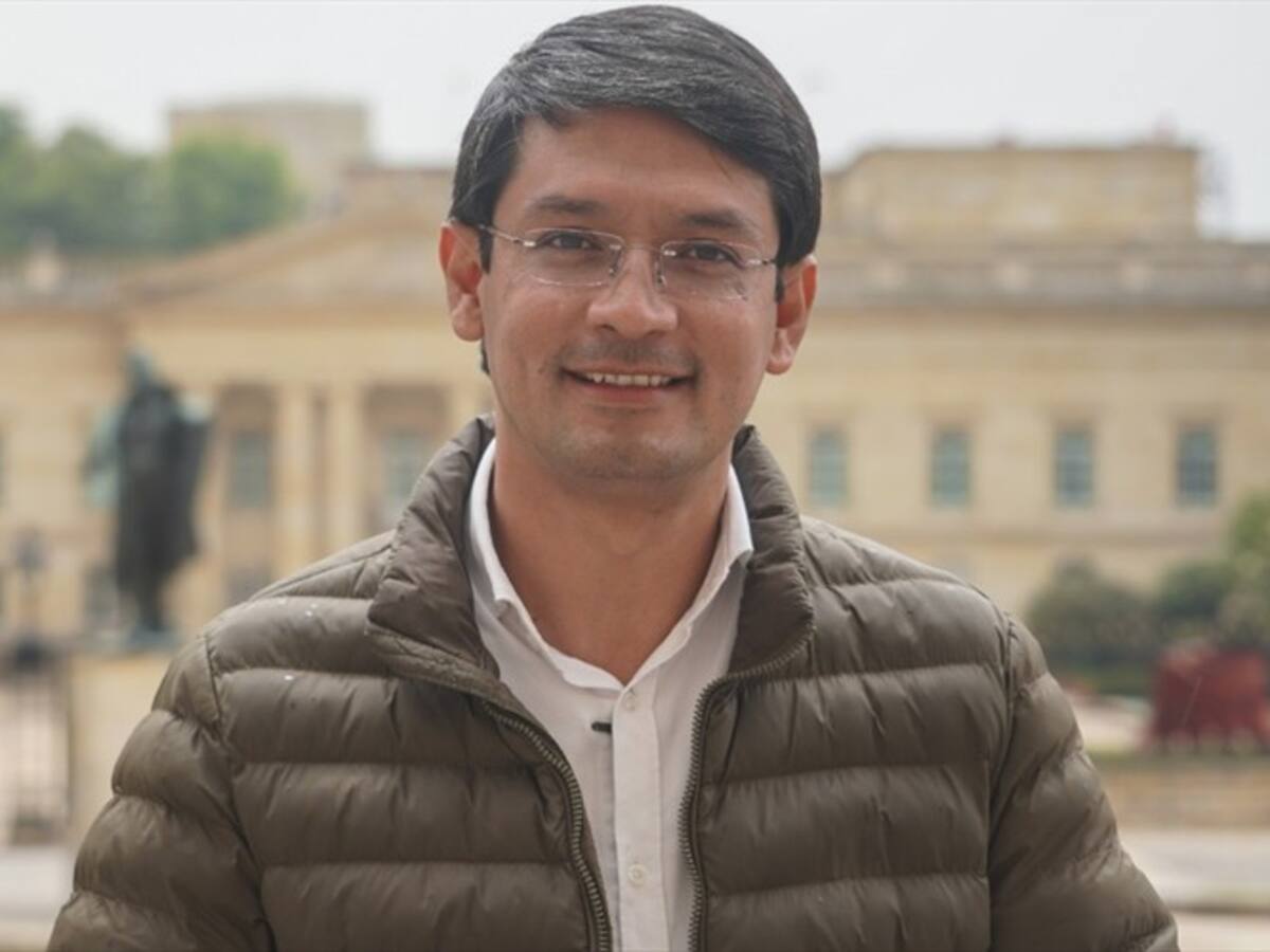 Camilo Romero ratifica precandidatura presidencial pese división en Alianza Verde