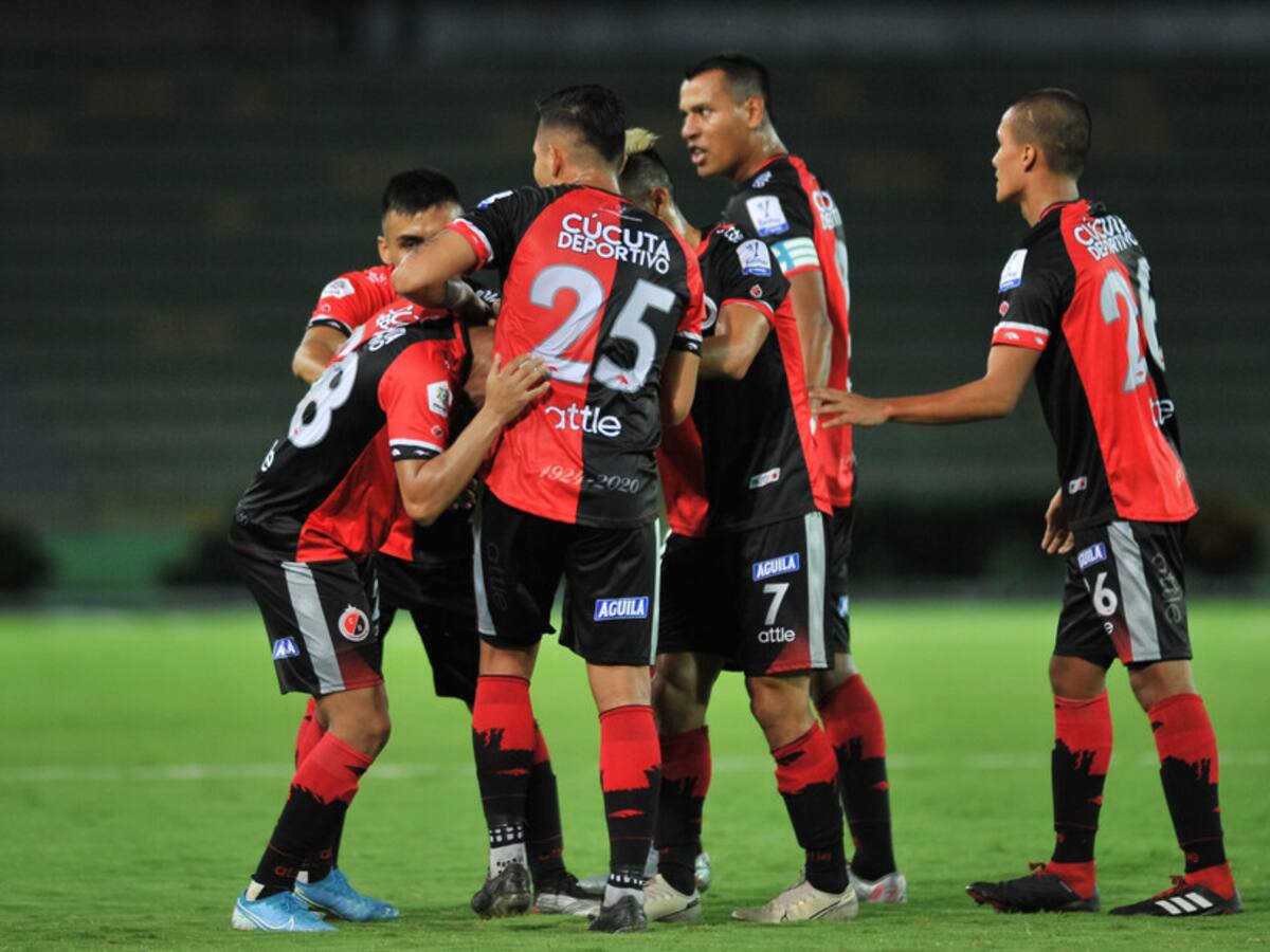 Cúcuta Deportivo celebra su regreso al fútbol profesional colombiano
