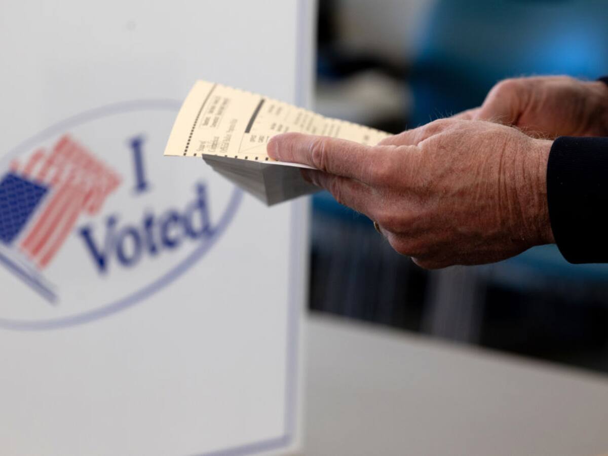 Investigan delitos electorales en el condado más poblado de Arizona y en Florida