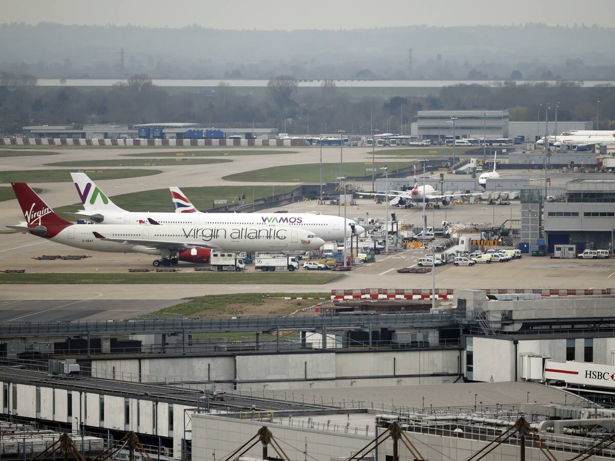 Caos en Londres por cierre del aeropuerto de Heathrow: ¿cuándo se reanudarán las operaciones?