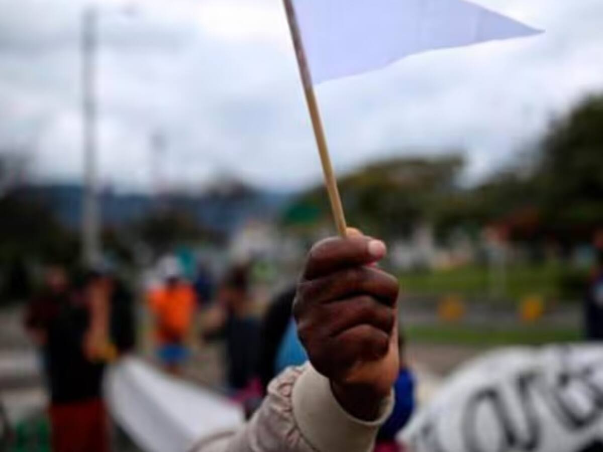 Sigue el bloqueo en la vía Bogotá - Girardot: ¿qué reclaman los firmantes de paz?