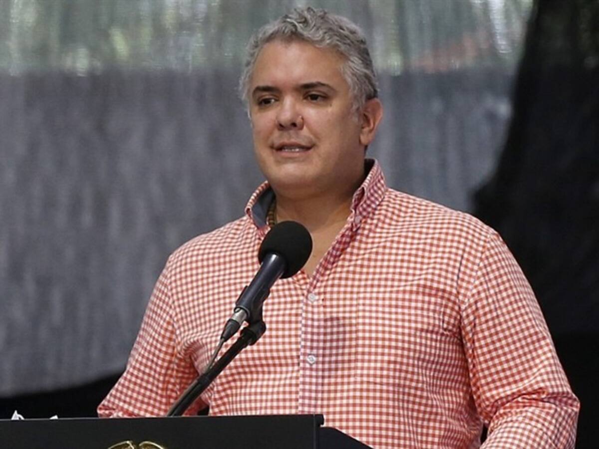 “No los estamos matando”: Duque a joven que lo confrontó entre lágrimas