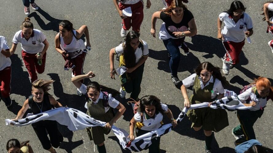 Se ratificó el paro indefinido que desde el pasado lunes vienen realizando las organizaciones sociales, sindicales y populares. Foto: Getty Images
