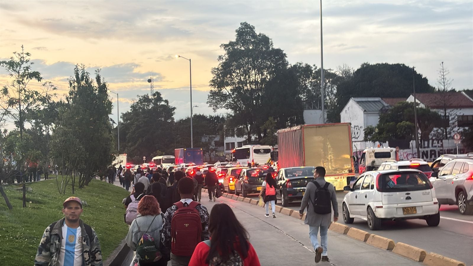 Más de 113 mil usuarios de TransMilenio resultaron afectados por manifestaciones de estudiantes. Foto: W RADIO