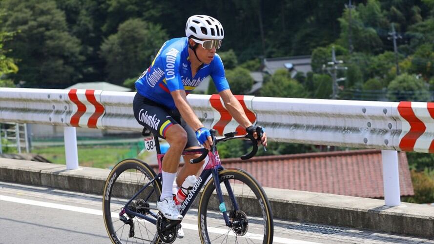 El ciclista colombiano fue protagonista en la carrera de ruta de los XXXII Juegos Olímpicos Tokio 2020.. Foto: Tim de Waele/Getty Images
