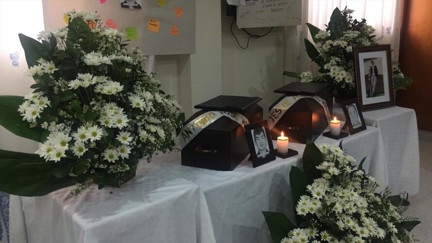 Los restos de dos personas de 21 y 25 años de edad, víctimas del conflicto armado, fueron entregados a sus familiares en La Dorada (Caldas). Foto: Fiscalía