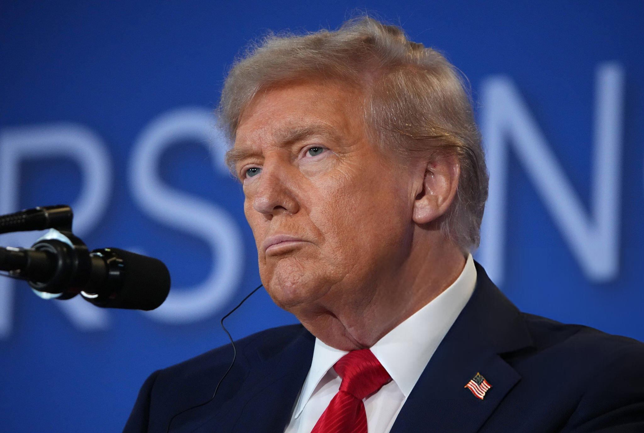 El presidente de Estados Unidos, Donald Trump, hace una declaración durante una rueda de prensa el 15 de agosto de 2025 en Anchorage, Alaska. (Foto de Andrew Harnik/Getty Images)