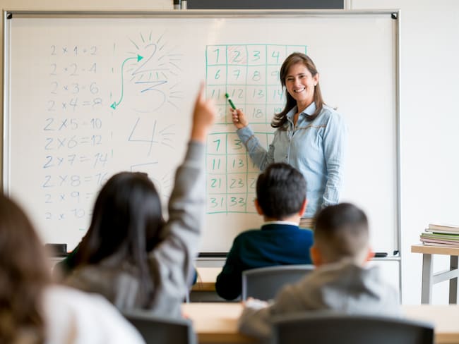 Confirmado por MinEducación: Así quedó el calendario escolar 2026. Imagen vía Getty Images