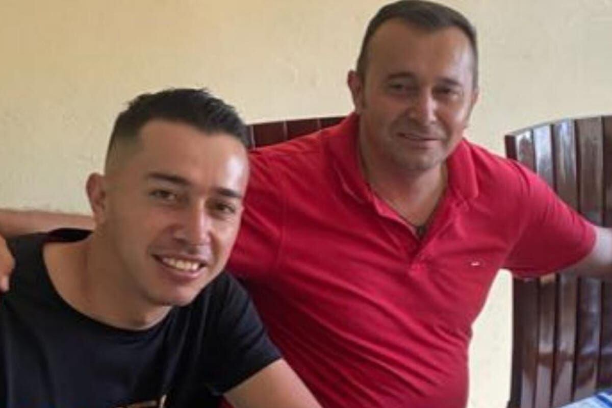 Wilmer Andrés Campo Hoyos y el alcalde de Rosas, Cauca, José Roberto Campo. Crédito: red de Apoyo Cauca. 