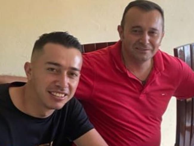 Wilmer Andrés Campo Hoyos y el alcalde de Rosas, Cauca, José Roberto Campo. Crédito: red de Apoyo Cauca.