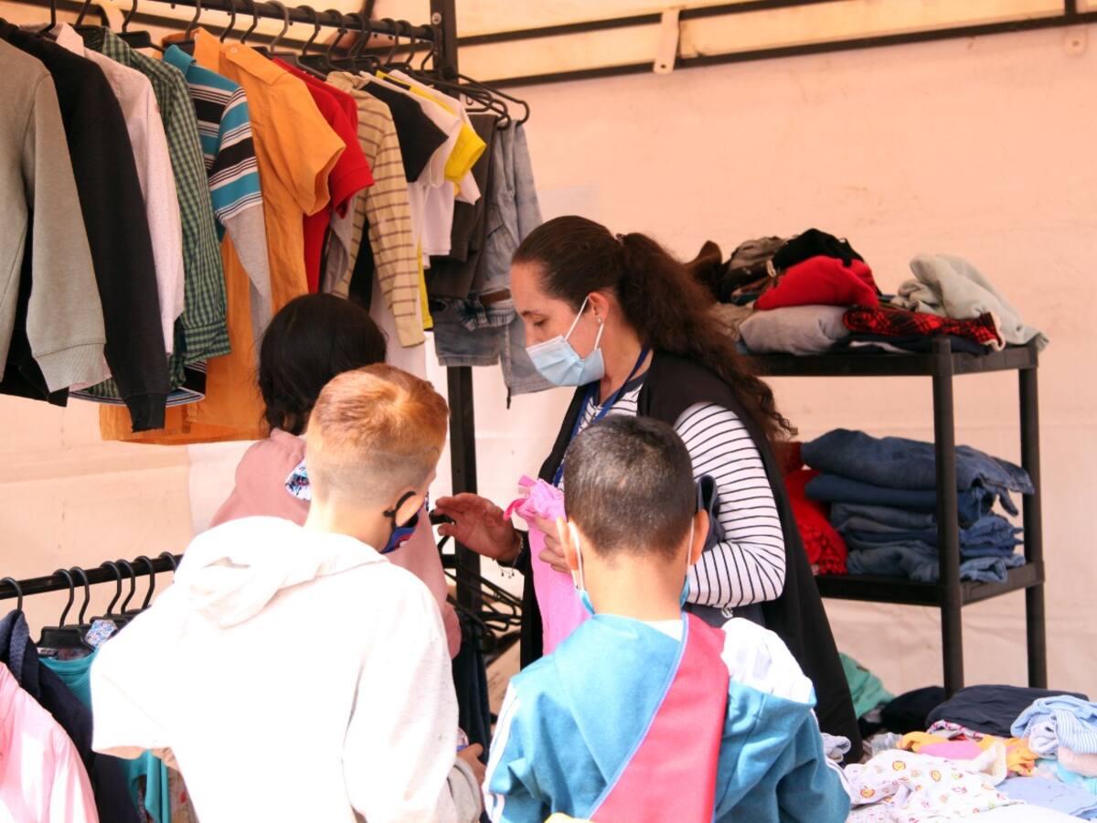 Ropero Solidario: la estrategia del distrito para entregarle ropa a venezolanos en Bogotá