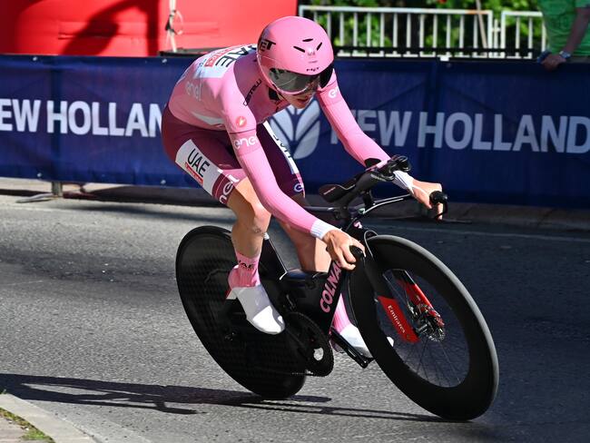 Perugia (Italy), 10/05/2024.- Slovenian rider Tadej Pogacar of Uae Emirates team in action during 7th stage of 107 Giro d&#039;Italia, an individual time trial 40,6 km fron Foligno to Perugia, Italy, 10 May 2024. (Ciclismo, Italia, Eslovenia) EFE/EPA/LUCA ZENNARO