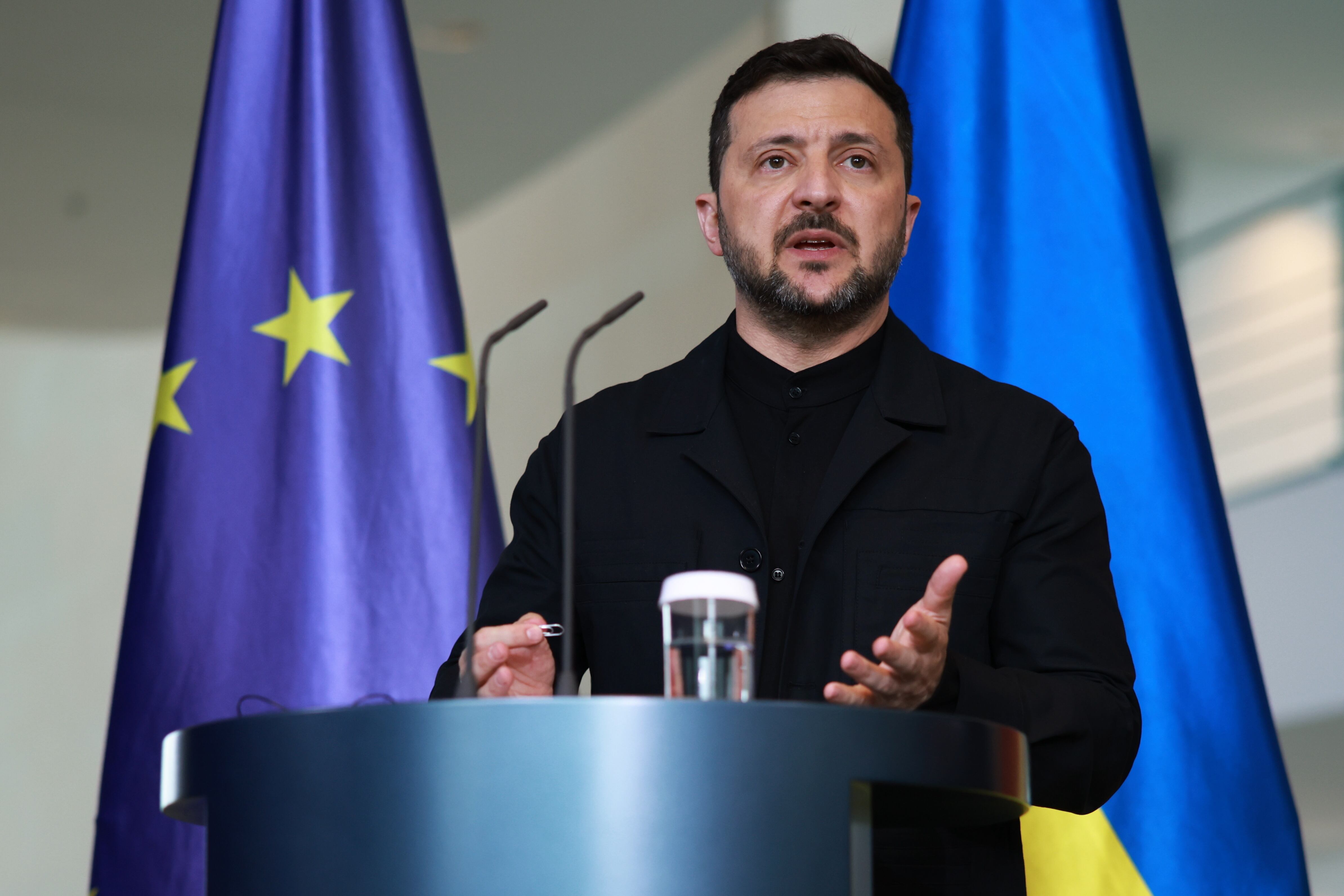 Zelesnki acuso a Rusia por bombardeo en Sumi. EFE/EPA/CLEMENS BILAN