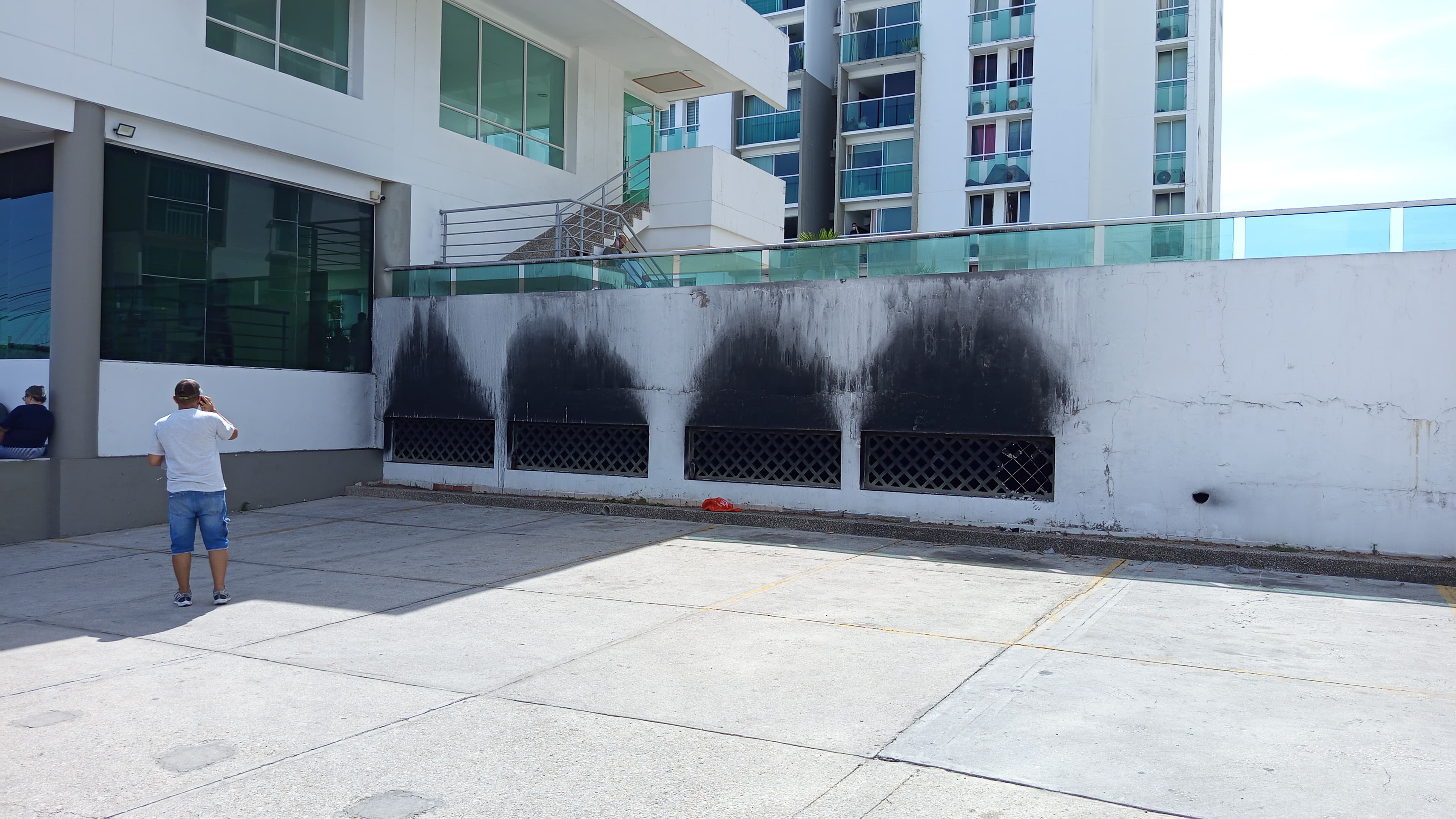 Asciende a 62 la cifra de heridos en incendio al interior de un conjunto residencial en Barranquilla. Foto: Caracol Radio.