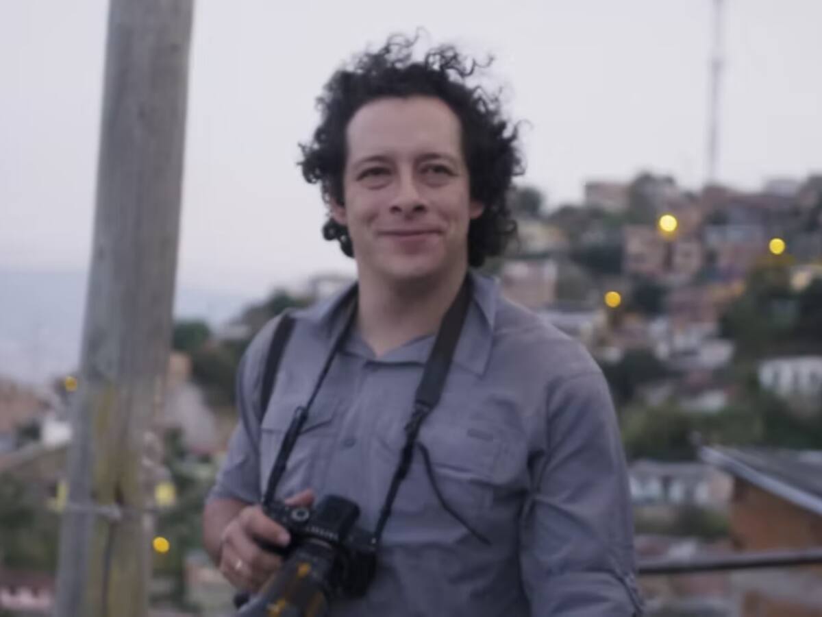 “El ejercicio periodístico nos vuelve más sensibles con las realidades”: fotógrafo Federico Ríos