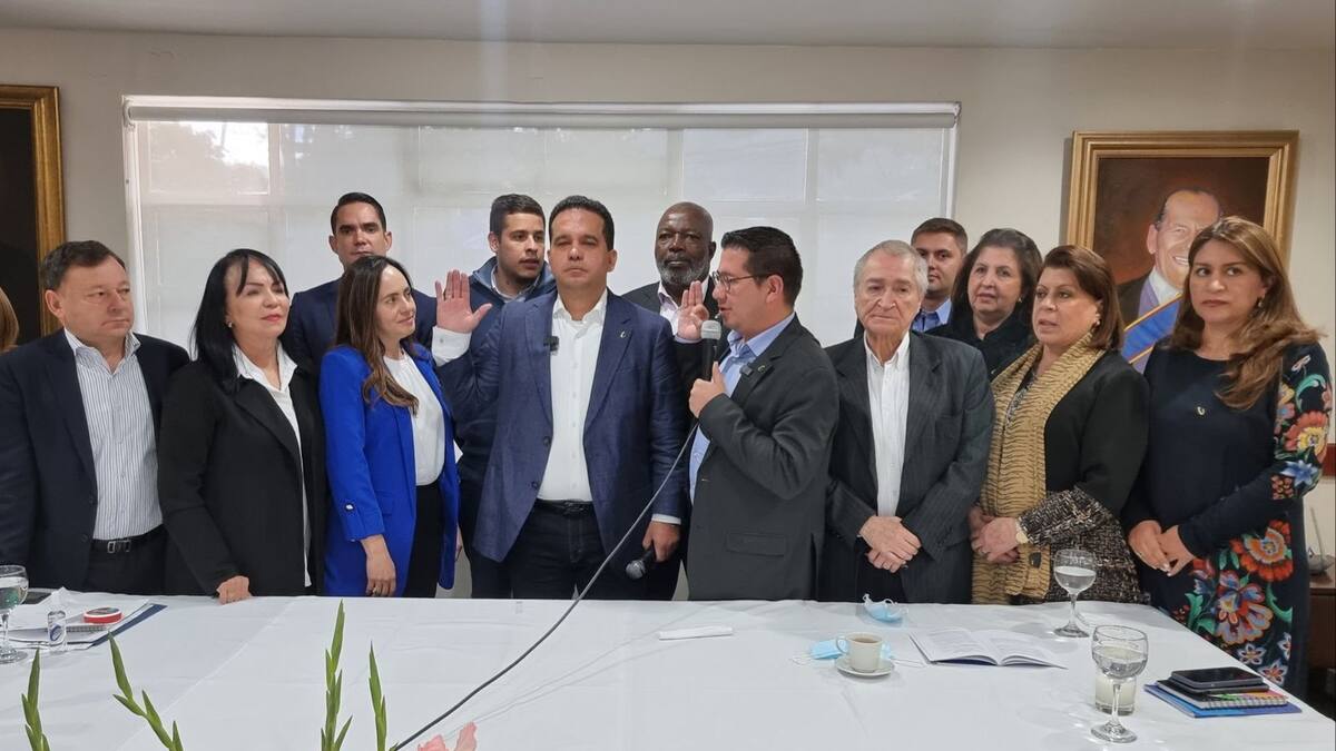 Carlos Trujillo juró ante bancada del Partido Conservador como su nuevo presidente