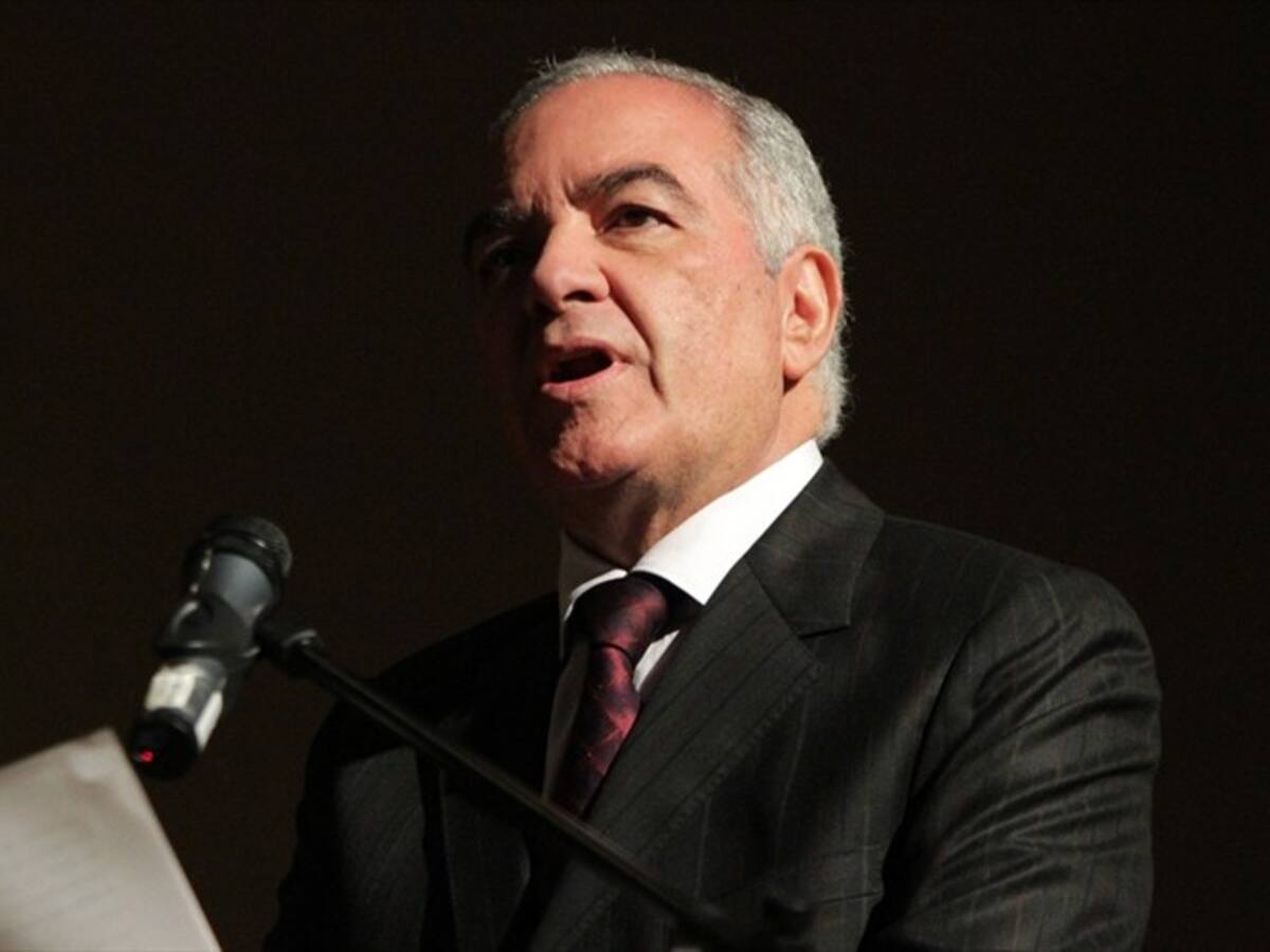 Edgardo Maya retira su candidatura a la rectoría de la Universidad Externado