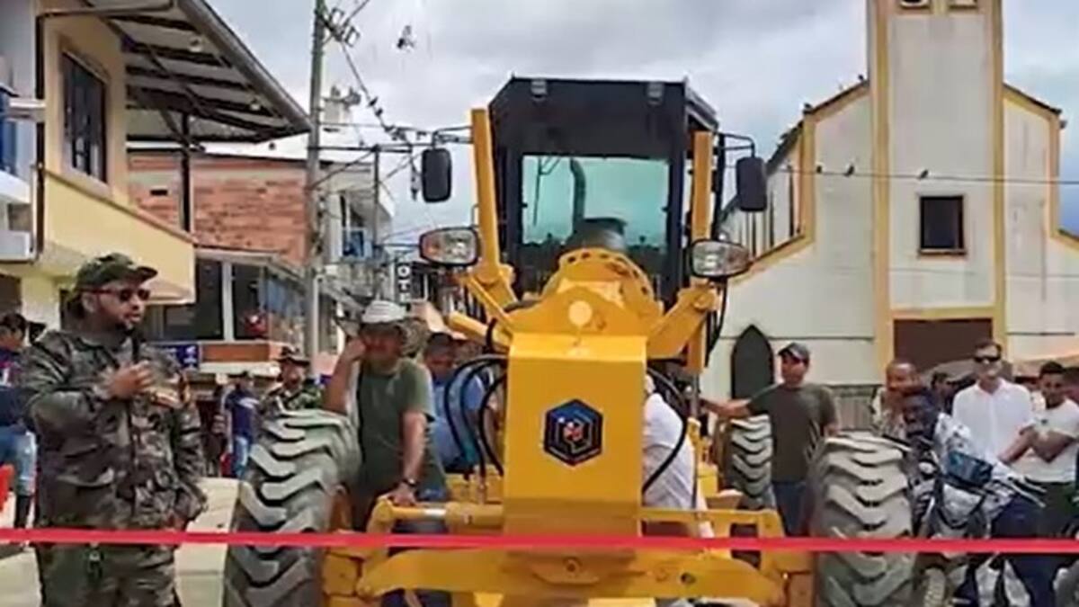 Polémica por presencia de disidencias en entrega de maquinaria a comunidades en el Cauca