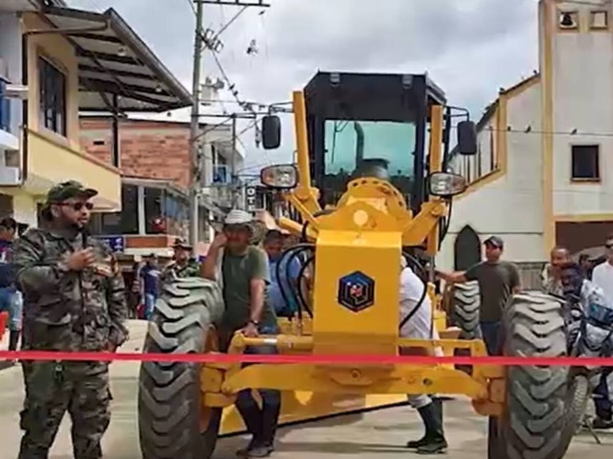 Polémica por presencia de disidencias en entrega de maquinaria a comunidades en el Cauca