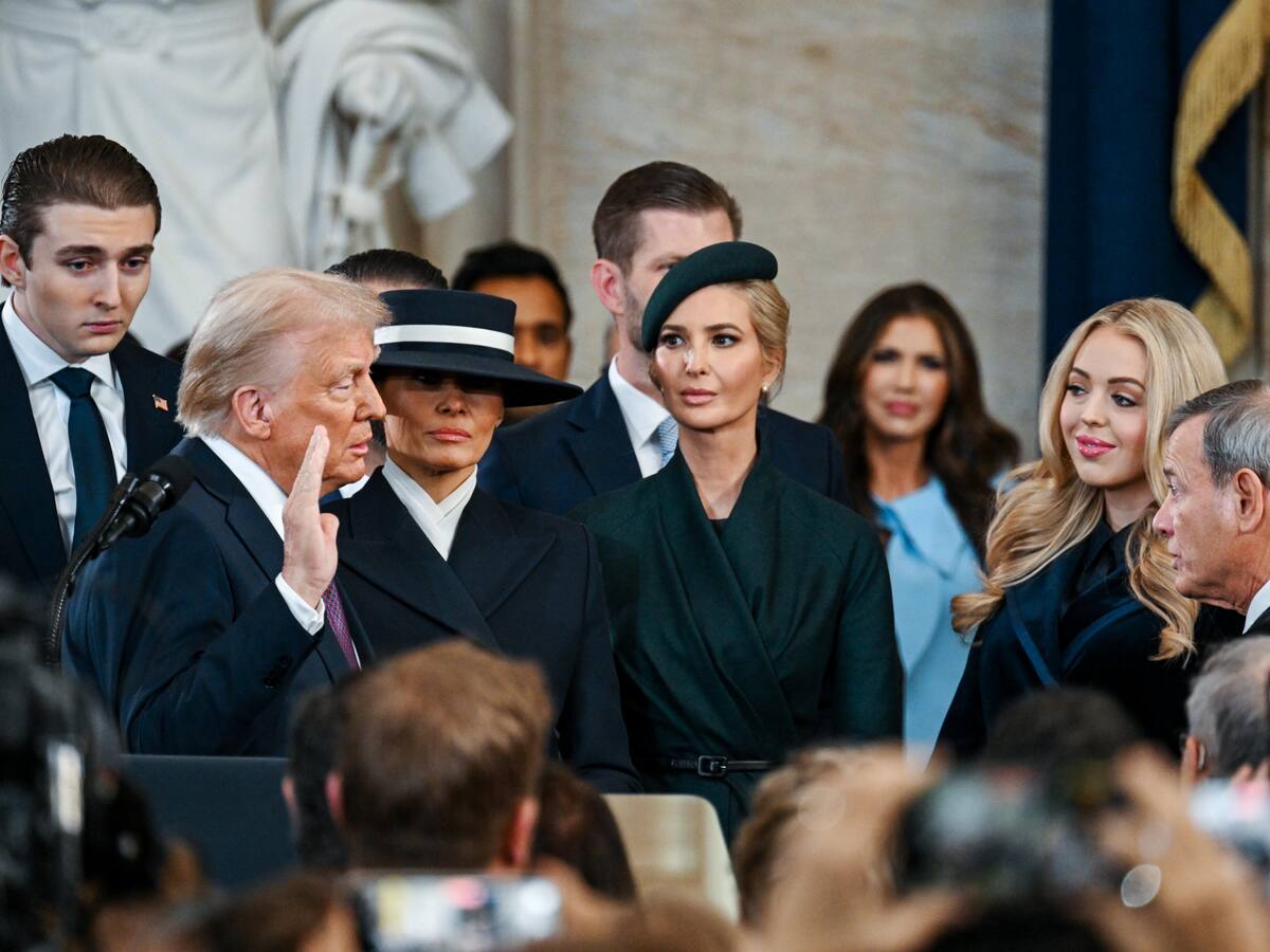 ¿Donald Trump “juró” o “juramentó” como presidente de Estados Unidos? Explicación de ambos verbos