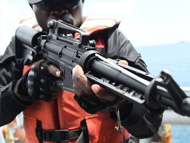 Piratas atacan un barco en el Golfo de Guinea. Foto: PIUS UTOMI EKPEI/AFP via Getty Images