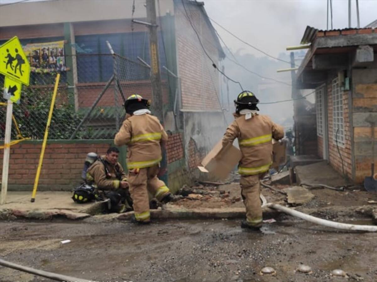 Incendio destruyó tres viviendas y dejó cinco lesionados en Popayán