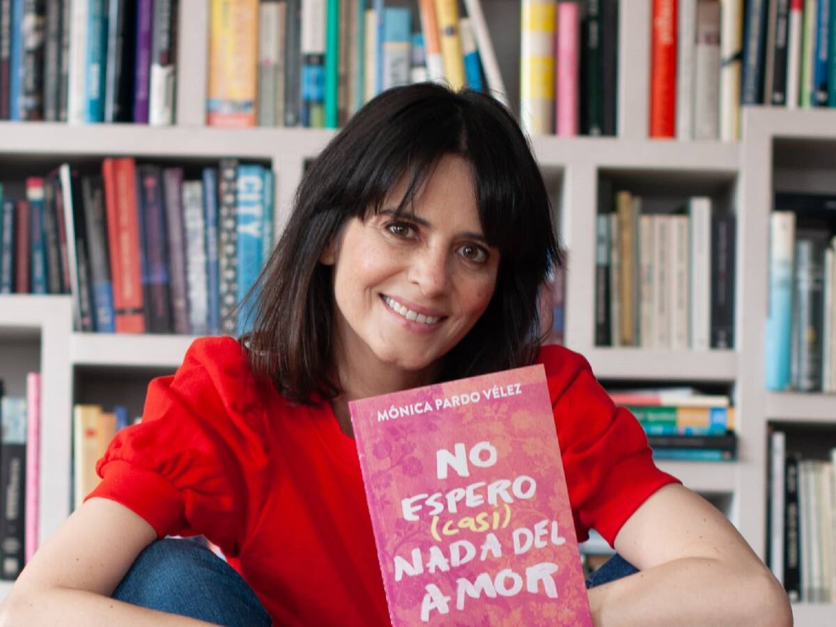 ‘No espero casi nada del amor’, el libro que viaja por experiencias y etapas de la vida