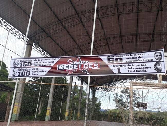 Autoridades investigan la instalación de vallas con mensajes subversivos en el Catatumbo. Foto: Cortesía Cristian Santiago