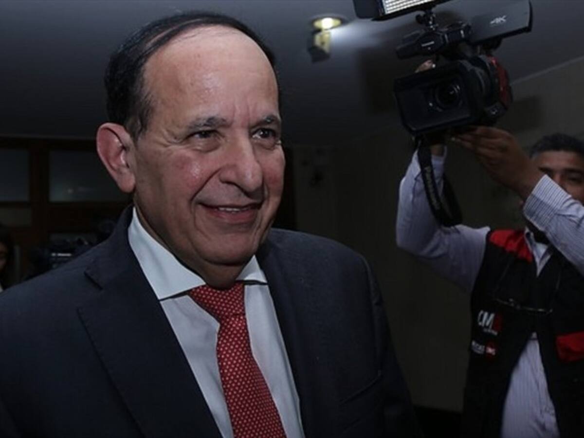 Senado suspende a Álvaro Ashton