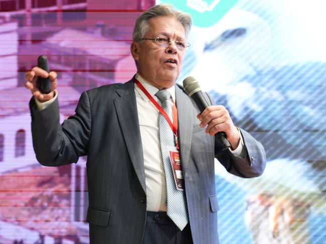 Leónidas Narváez, gerente de la empresa Metro Bogotá, reveló que "con el Metro se dejarán de consumir 19 millones de galones de combustible y se reducirán 172 toneladas de CO₂, el equivalente a tener dos parques Simón Bolívar reforestados”. | Foto: W Radio Colombia