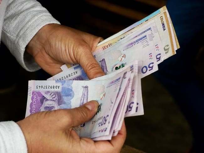 Imagen de referencia de dinero colombiano. Foto: Getty Images / Ricardo Vallejo / EyeEm