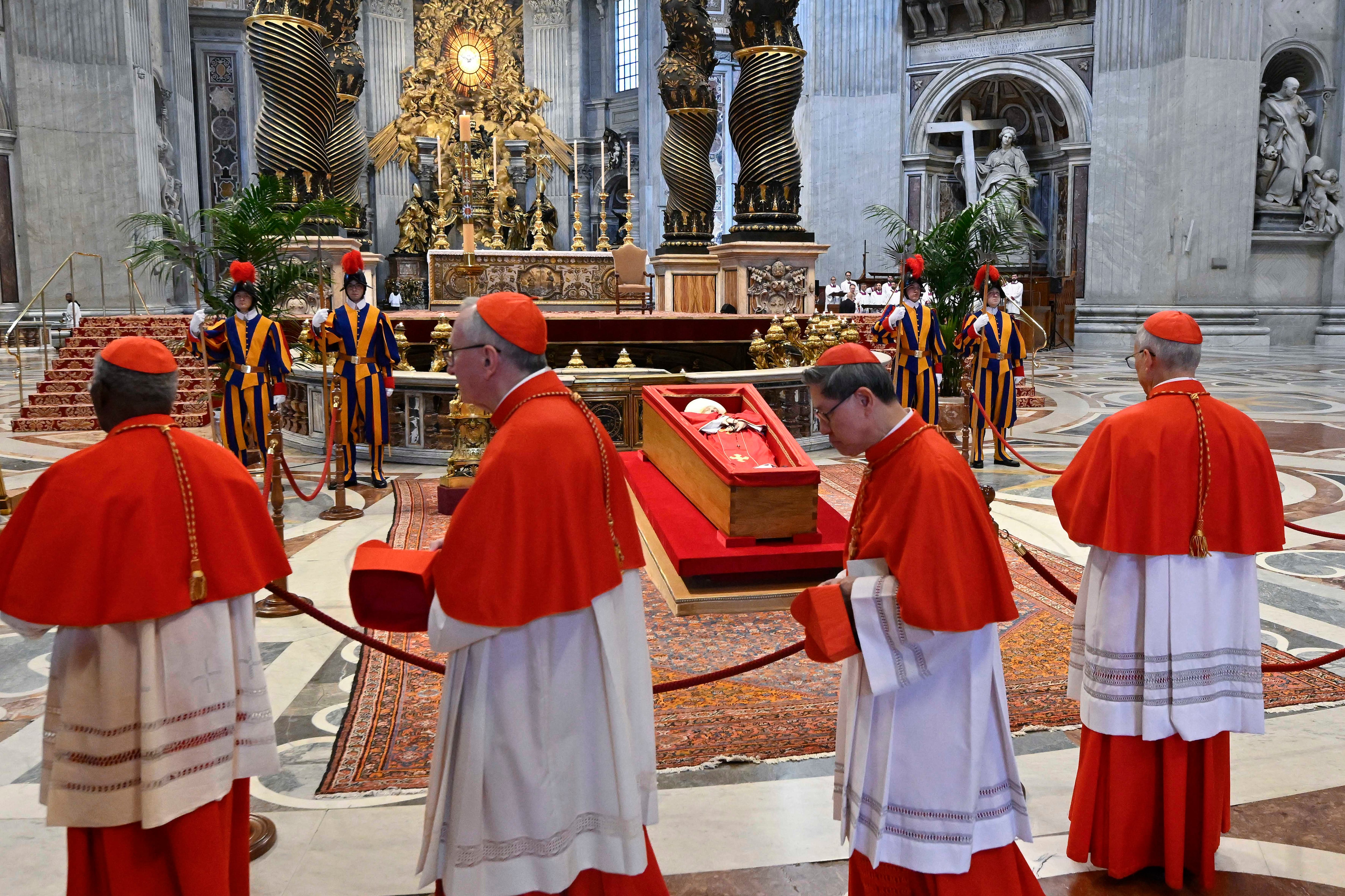 Capilla ardiente del papa. Foto: Simone Risoluti. Vatican Media via Vatican Pool/Getty Images.