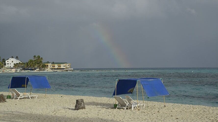 Restaurantes y hoteles, los mayores empleadores, ya están licenciando a los empleados. . Foto: Getty Images