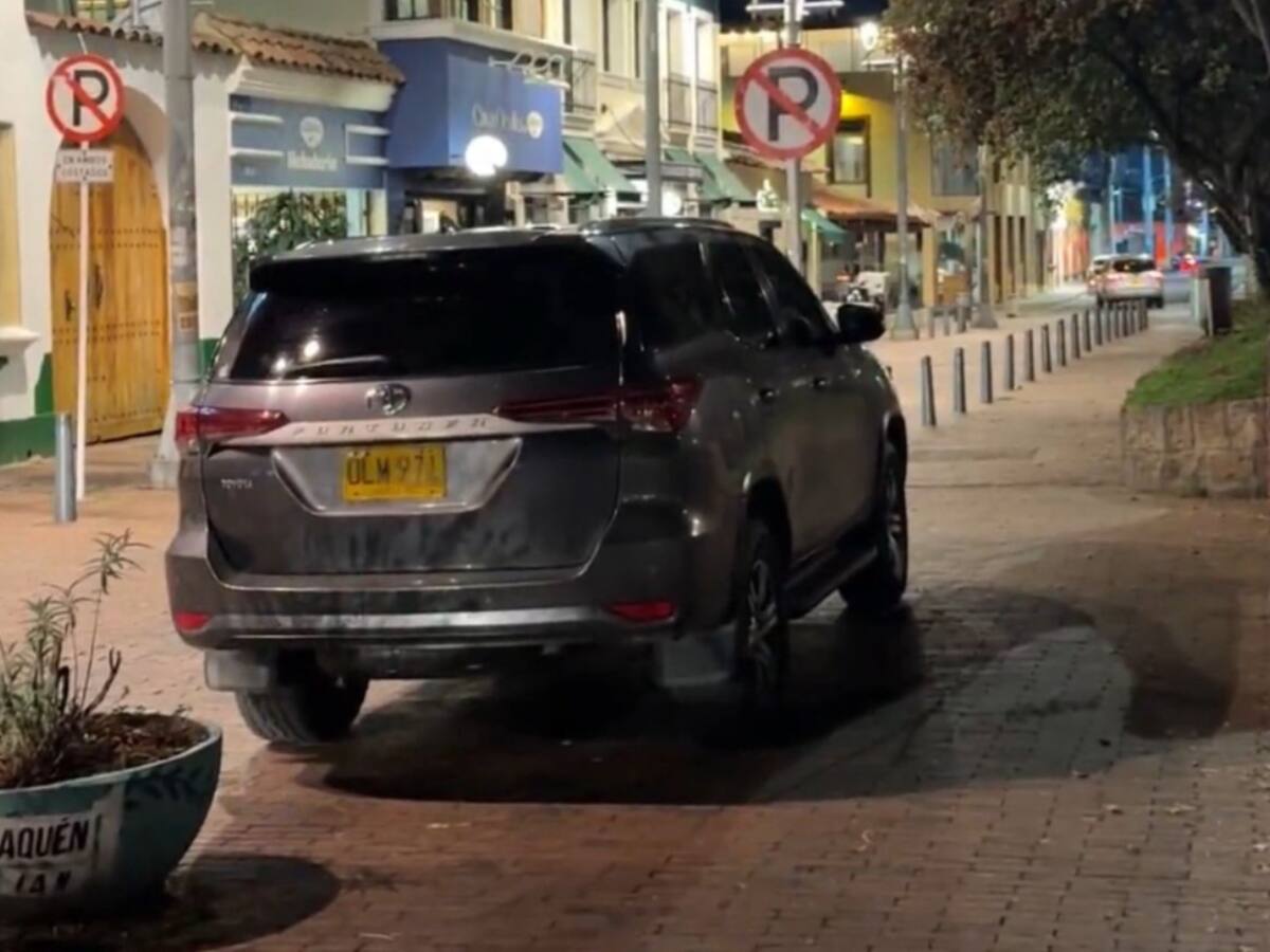 Funcionaria de la Alcaldía de Bogotá ‘mal parqueada’ ofreció disculpas y pagó comparendo