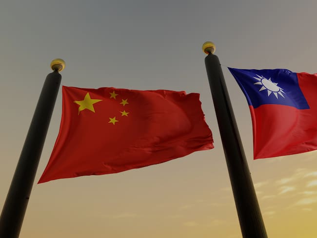 Imagen de referencia de las banderas de China y Taiwán. Foto: Getty Images.