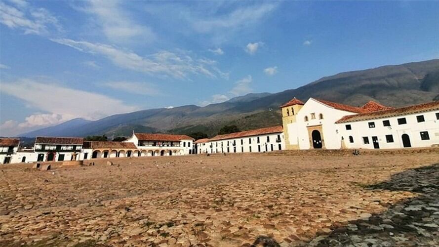 La vigilancia y control en la implementación de los protocolos de bioseguridad es clave para la reactivación.. Foto: La W